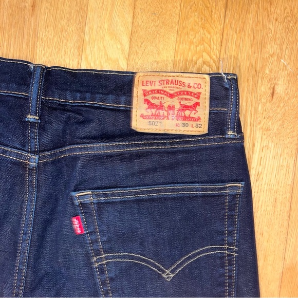 Men’s Levi 502 30x32 Dark Wash Jean - Picture 3 of 3